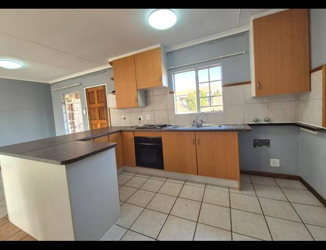 2 BEDROOM TOWNHOUSE FOR SALE IN MORELETAPARK